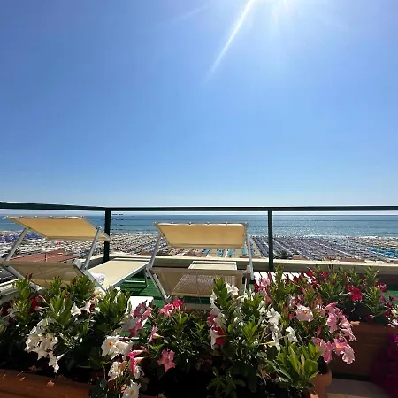 Piccadilly Penthouse With Jacuzzi Hotel