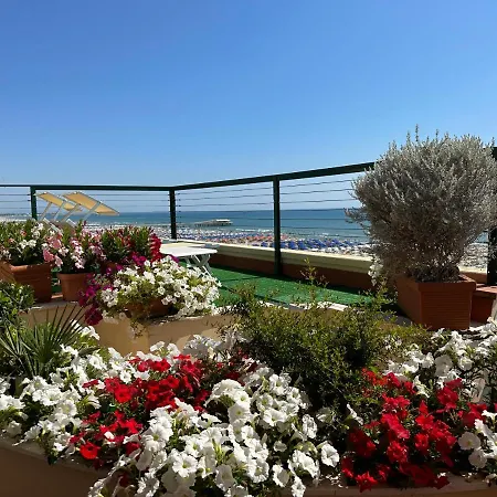 Piccadilly Penthouse With Jacuzzi 리도디캄파이오레