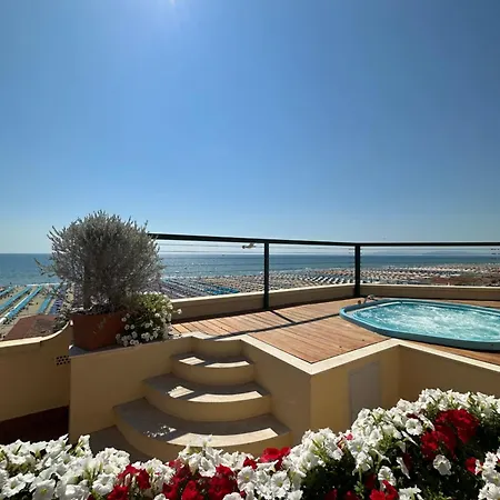 호텔 Piccadilly Penthouse With Jacuzzi