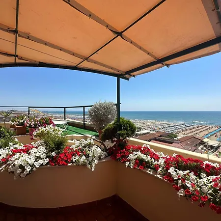 Piccadilly Penthouse With Jacuzzi * Lido di Camaiore